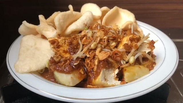 Kupat Tahu: Kuliner Tradisional Nusantara yang Menggugah Selera